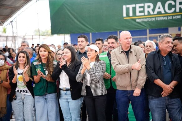 Em Sena, Mailza entrega obras, títulos e anuncia novos investimentos