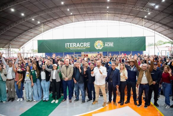 Em Sena, Mailza entrega obras, títulos e anuncia novos investimentos