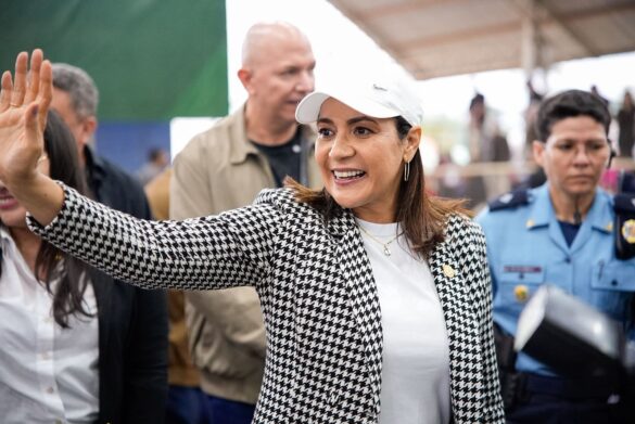 Em Sena, Mailza entrega obras, títulos e anuncia novos investimentos
