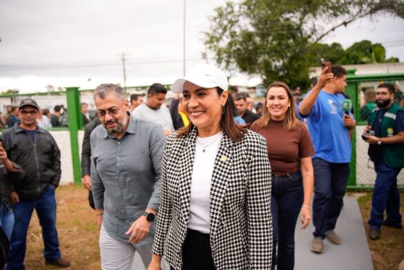 Em Sena, Mailza entrega obras, títulos e anuncia novos investimentos