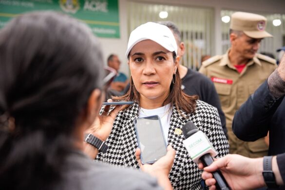 Em Sena, Mailza entrega obras, títulos e anuncia novos investimentos