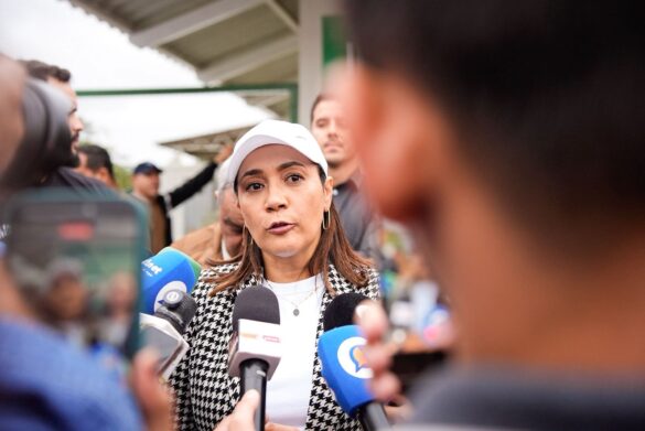 Em Sena, Mailza entrega obras, títulos e anuncia novos investimentos