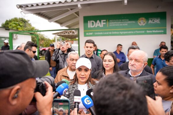 Em Sena, Mailza entrega obras, títulos e anuncia novos investimentos