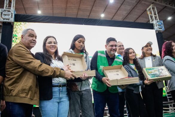 Em Sena, Mailza entrega obras, títulos e anuncia novos investimentos