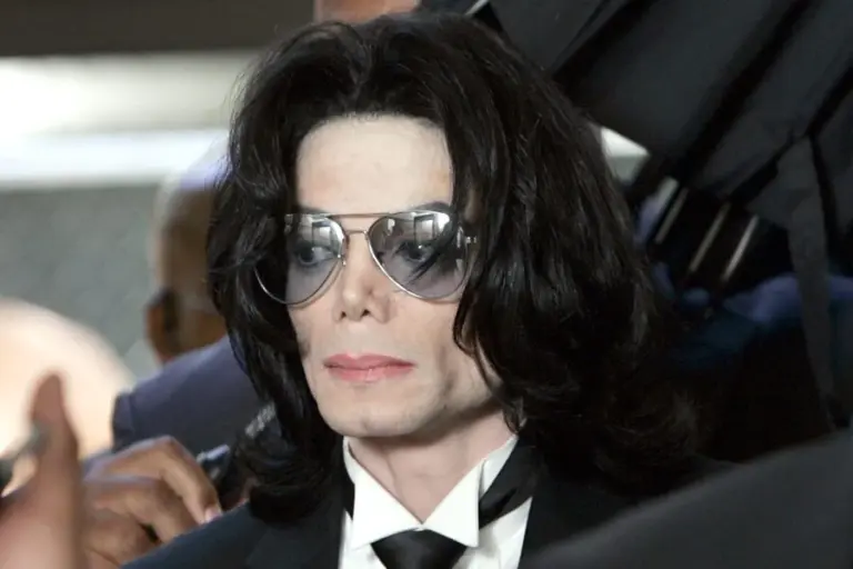 Netflix divulga trailer da série sobre o julgamento de Michael Jackson
