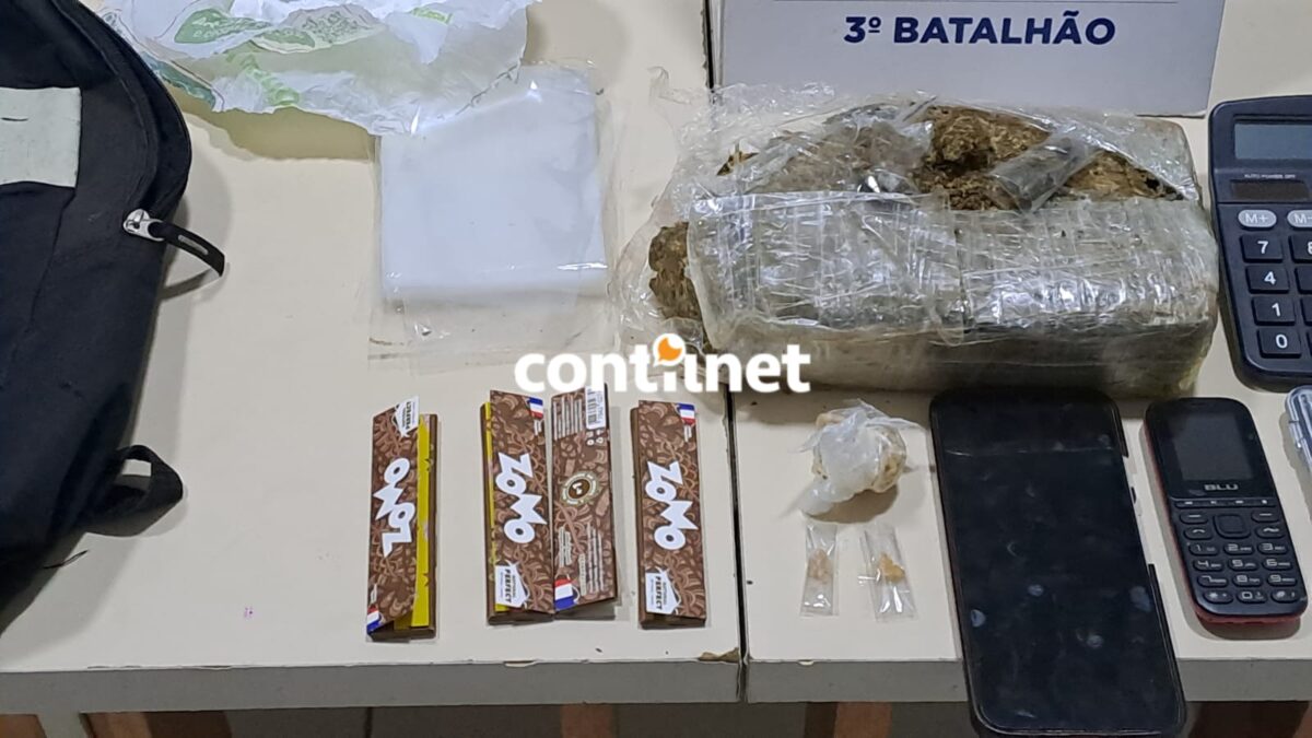Mulher é presa com quase 1 kg de drogas após denúncia anônima em Rio Branco