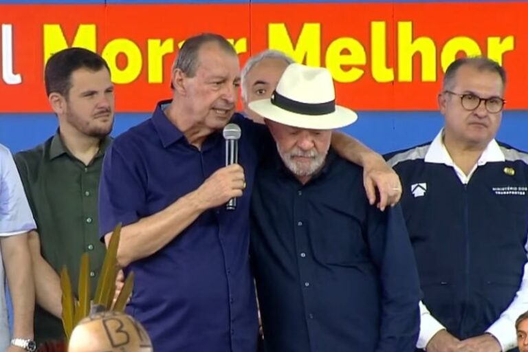 Lula critica mentiras no celular e diz que IA 'não presta para eleição'