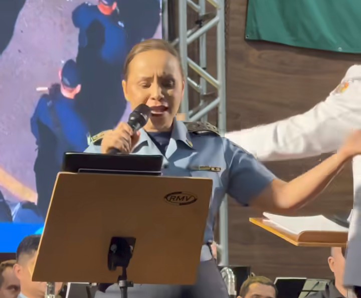 Comandante surpreende e canta em concerto de aniversário da PMAC
