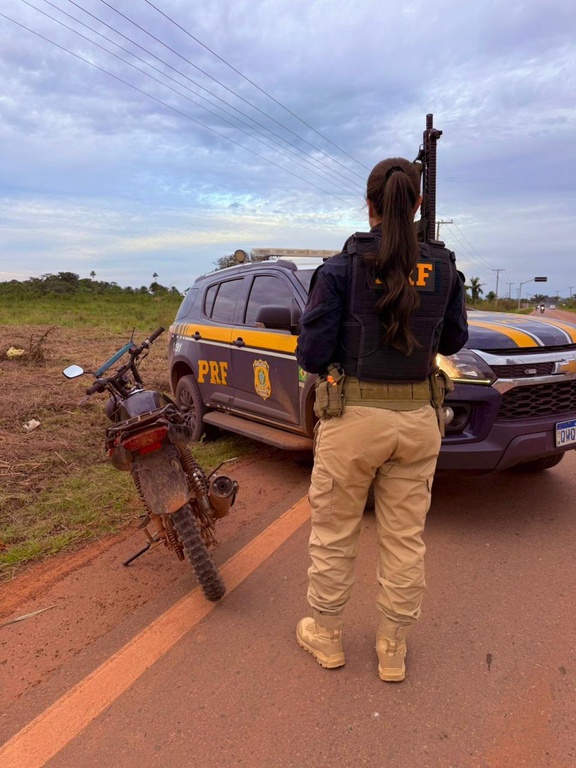 Homem é preso por receptação após PRF recuperar moto roubada na BR-317