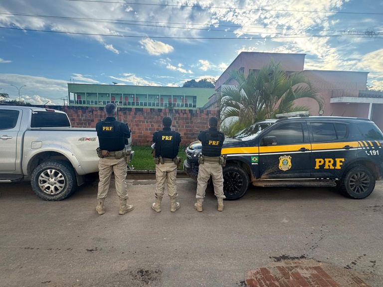 PRF recupera caminhonete roubada durante patrulhamento na BR-364