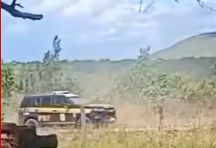 Indígenas perseguem viaturas da PRF durante operação em Roraima