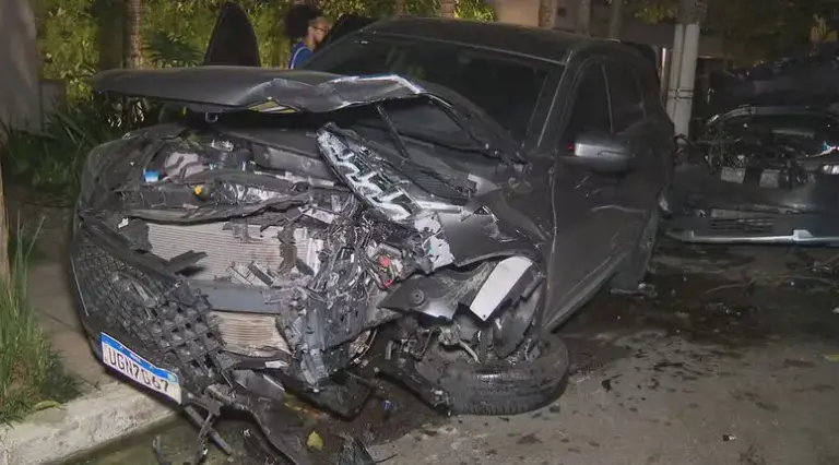 Porsche de R$ 1 milhão atinge quatro carros e motorista é preso por embriaguez