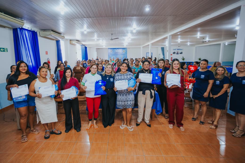 Cruzeiro do Sul capacita merendeiras e entrega kits de trabalho novos