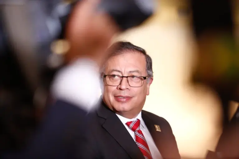 Gustavo Petro rejeita resultado de primeiro turno na Colômbia e denuncia fraude