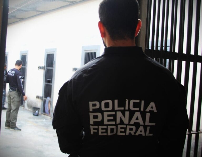 Sete celulares são apreendidos em celas de Sena Madureira e Cruzeiro do Sul