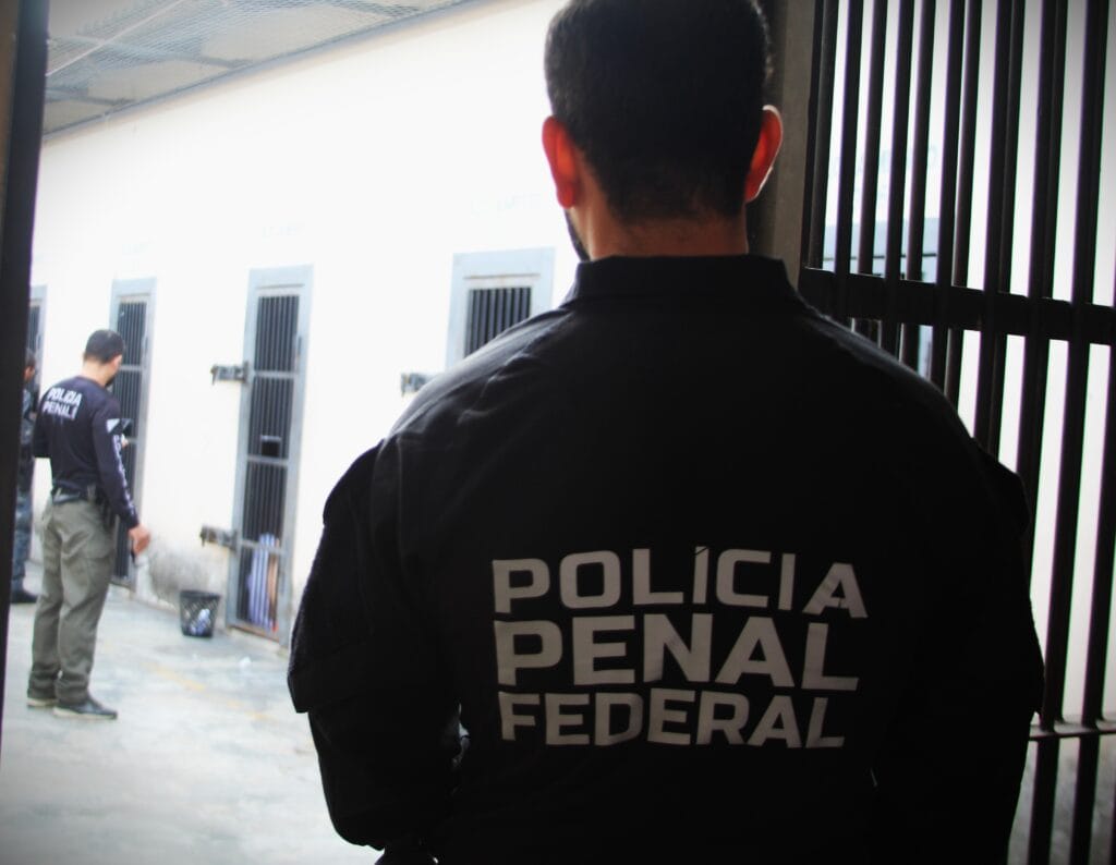 Sete celulares são apreendidos em celas de Sena Madureira e Cruzeiro do Sul