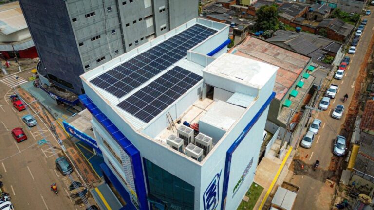 Acre anuncia frota elétrica e energia solar em prédios para modernizar gestão