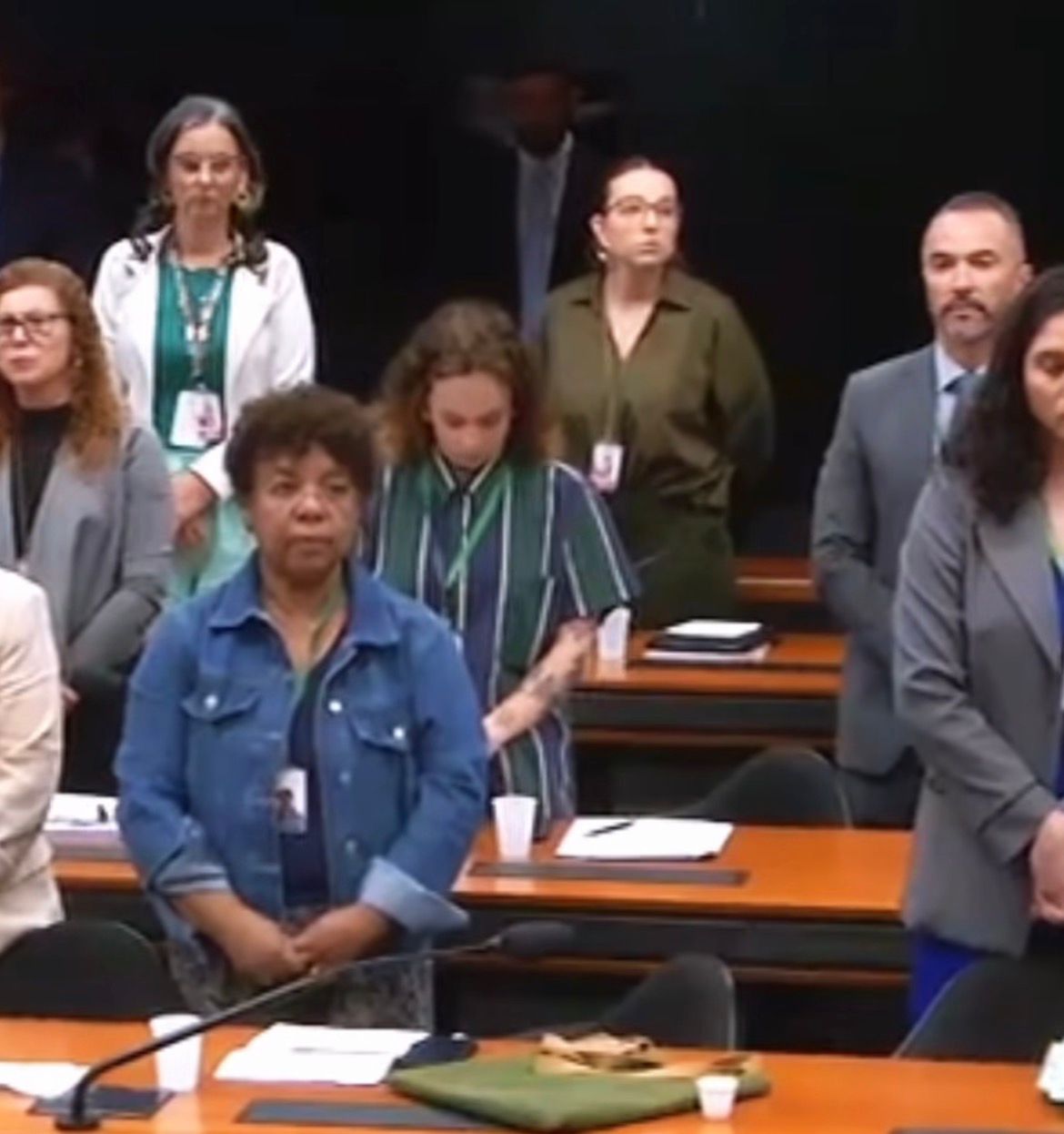 Socorro Neri presta homenagem na Câmara a servidoras mortas em ataque no Acre