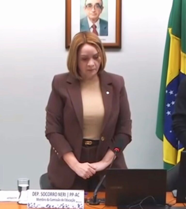 Socorro Neri presta homenagem a servidoras mortas em ataque no Acre Socorro Neri presta homenagem na Câmara a servidoras mortas em ataque no Acre