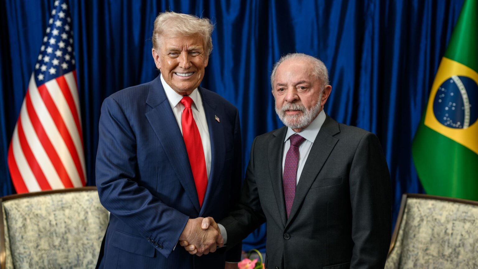 Reunião entre Lula e Trump supera tempo previsto e acende bastidores