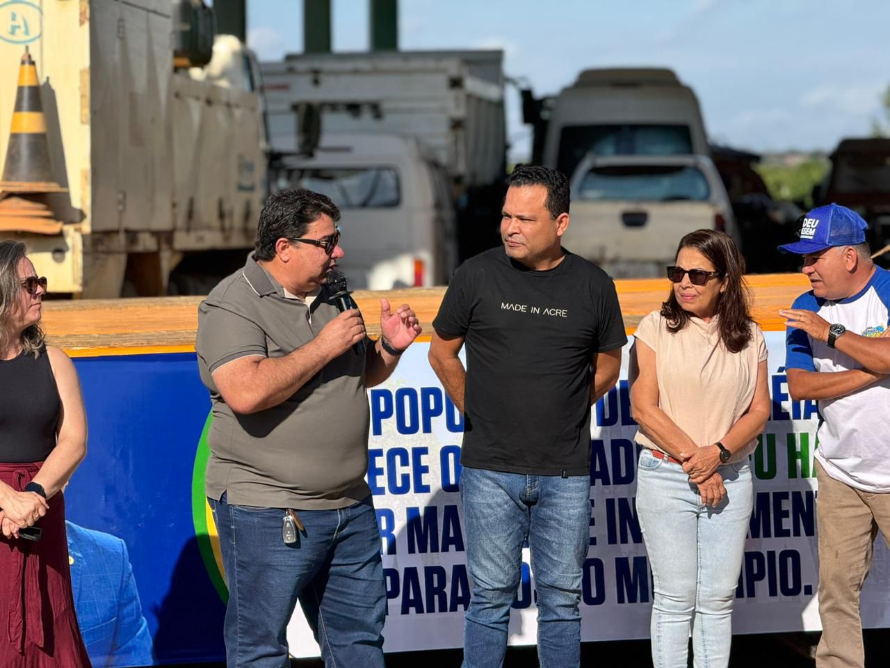 Tadeu Hassem entrega caminhão a Brasiléia e destaca R$ 9 milhões em investimentos Tadeu Hassem entrega caminhão a Brasiléia e destaca R$ 9 milhões em investimentos