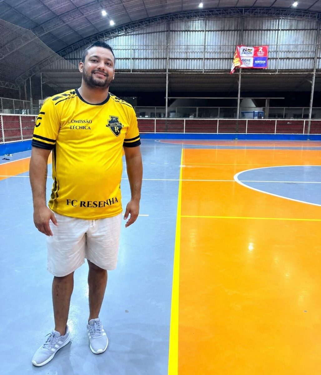 Técnico faz história ao levar três equipes a finais em categorias diferentes no municipal de futsal de Sena