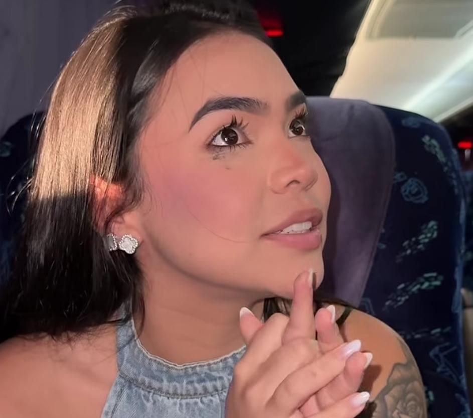 Vitória Freitas compra primeiro ônibus da banda e celebra carreira Vitória Freitas compra primeiro ônibus da banda e celebra carreira