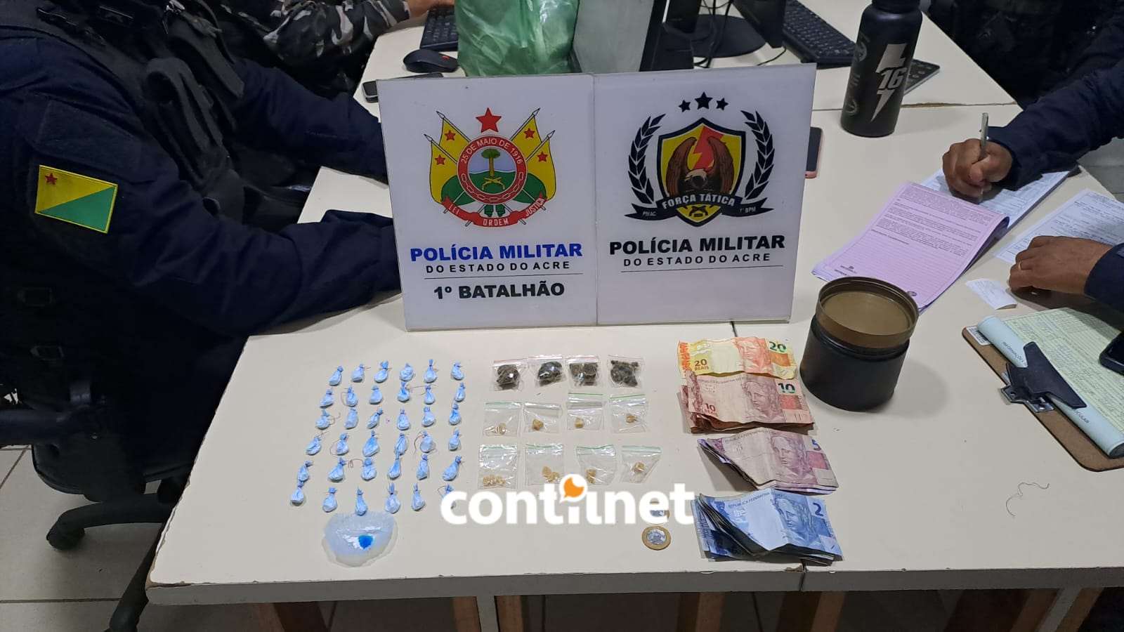 Polícia prende homem vendendo drogas próximo a campo de futebol de Rio Branco