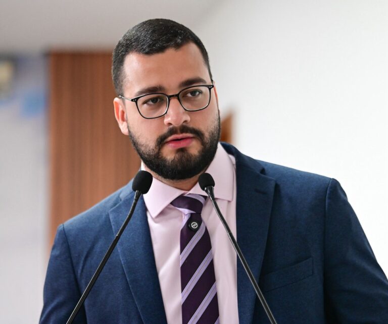 Matheus Paiva propõe agilizar serviços urbanos com mais transparência Matheus Paiva propõe agilizar serviços urbanos com mais transparência