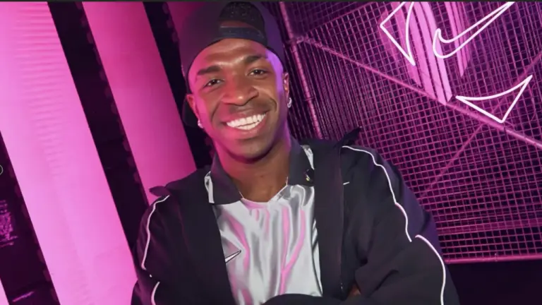 Vini Jr. desembarca no Rio e aparece em vídeo com a cantora Ludmilla