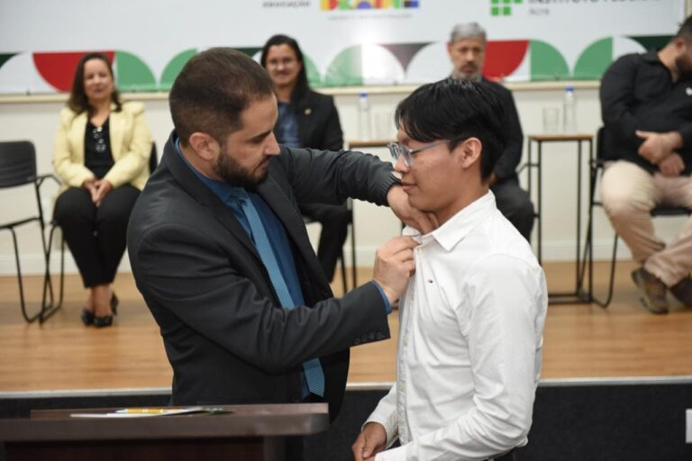 Aos 24 anos, indígena se torna um dos primeiros professores federais do Acre