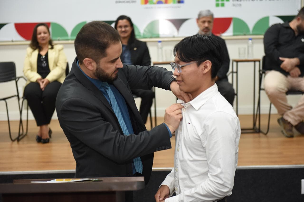 Aos 24 anos, indĂgena se torna um dos primeiros professores federais do Acre Aos 24 anos, indĂgena se torna um dos primeiros professores federais do Acre