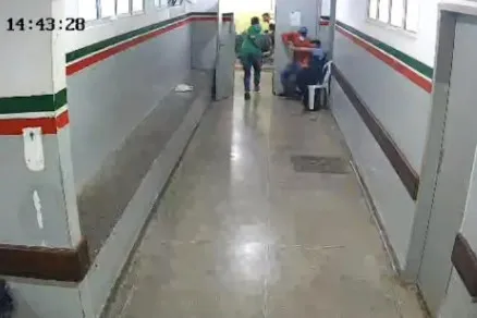 Uma ação rápida da Polícia Militar resultou na prisão de dois homens e uma mulher nesta quinta-feira (7/5), envolvidos em uma tentativa de assalto violenta na Unidade de Pronto Atendimento (UPA) do bairro Ipase, em Várzea Grande (MT). Os criminosos chegaram a entrar em luta corporal com um segurança e efetuaram disparos de arma de fogo dentro da unidade de saúde.