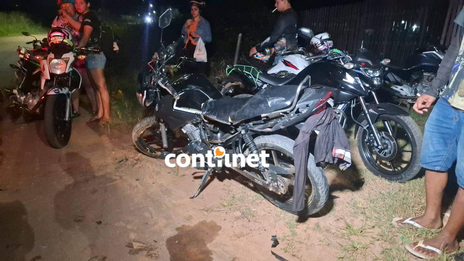Colisão entre moto e carro deixa jovem com traumatismo craniano e fratura em Rio Branco