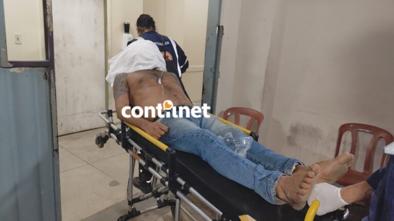 Segundo a equipe médica, a vítima sofreu fraturas nas costelas.