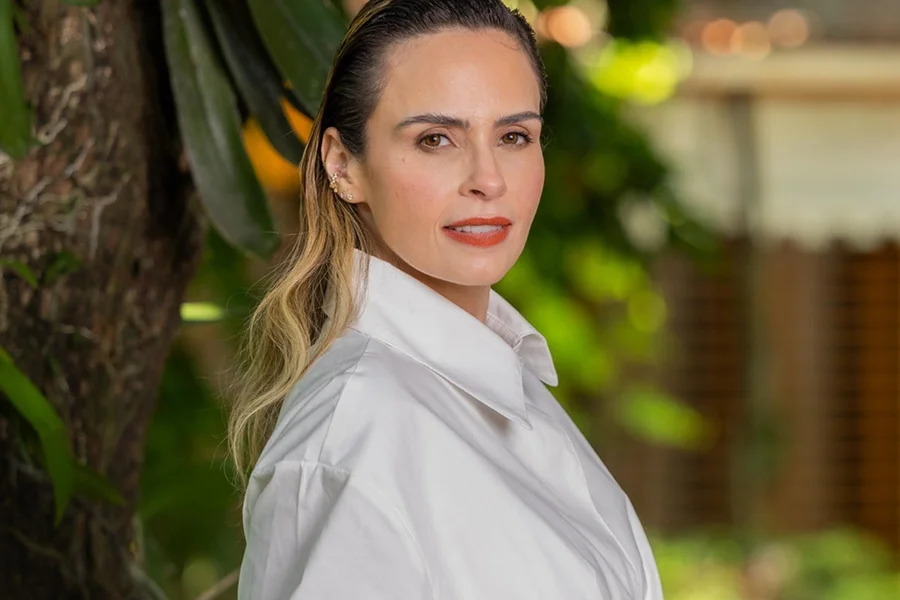 Ana Paula emociona em depoimento sobre maternidade