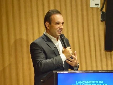 André Português apresenta pré-candidatura e movimenta cenário político no RJ