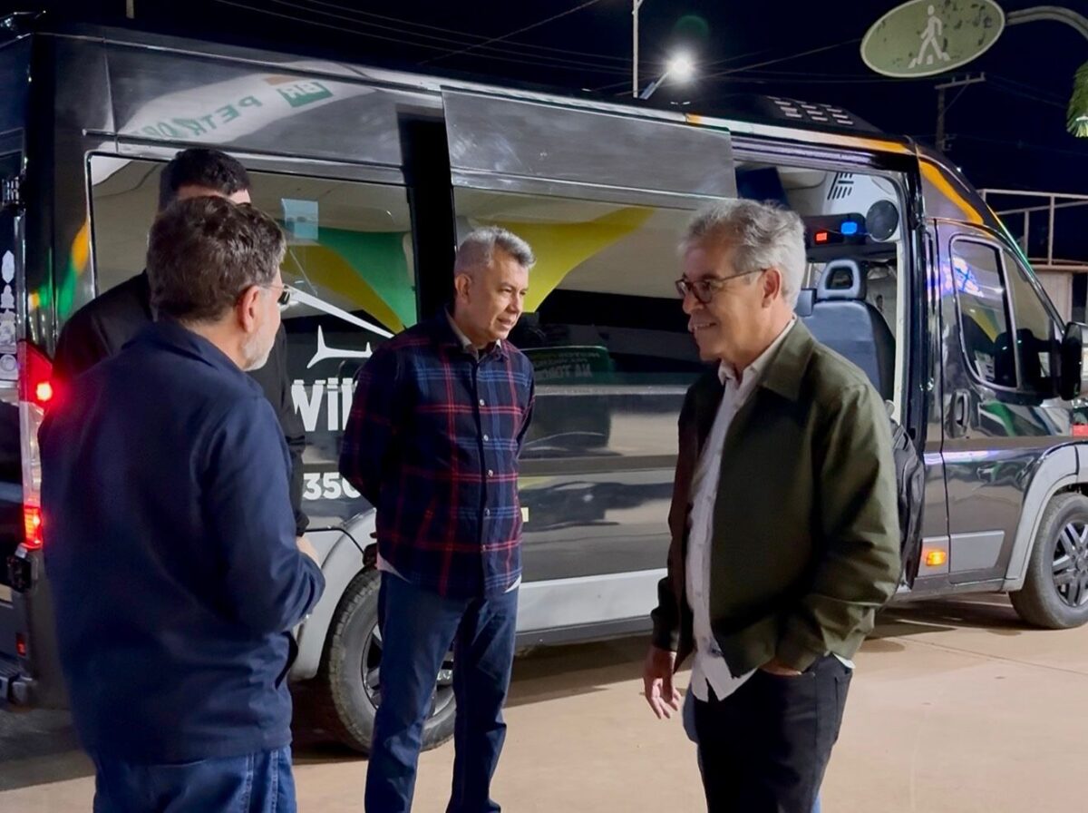 Ao lado de Binho, Jorge Viana inicia caravana pelo Acre: "Não vou desistir"