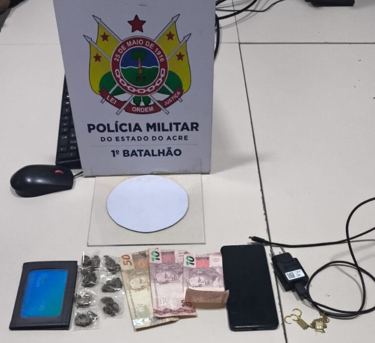 Adolescente é apreendido com drogas após denúncia de homem armado em Rio Branco