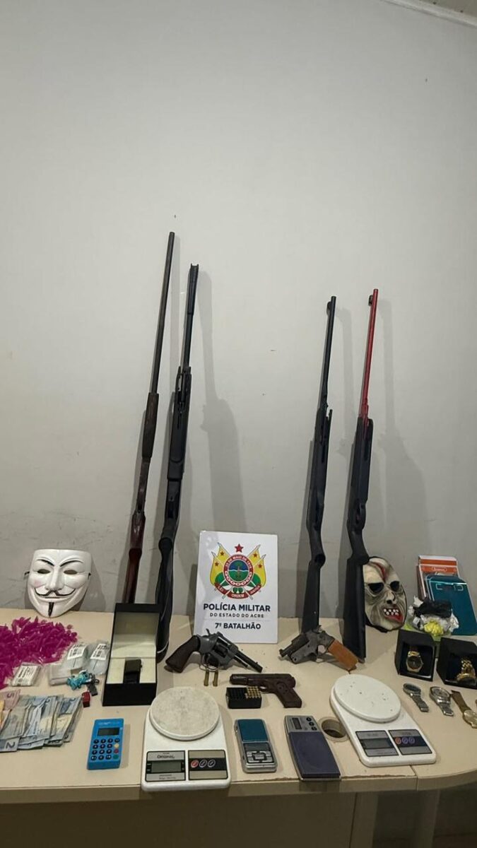 Polícia Militar prende suspeito com armas e drogas em Tarauacá