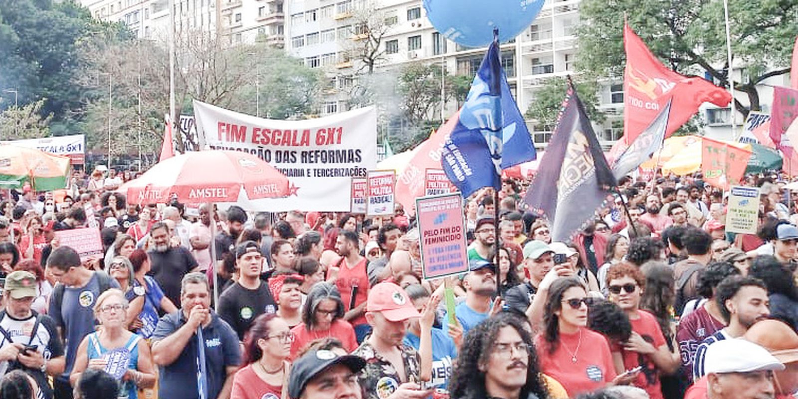 Manifestação em SP pede fim da escala 6x1 e ações contra o feminicídio Manifestação em SP pede fim da escala 6×1 e ações contra o feminicídio