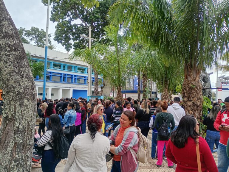 Profissionais da Educação cobram reajuste e ameaçam greve em Rio Branco