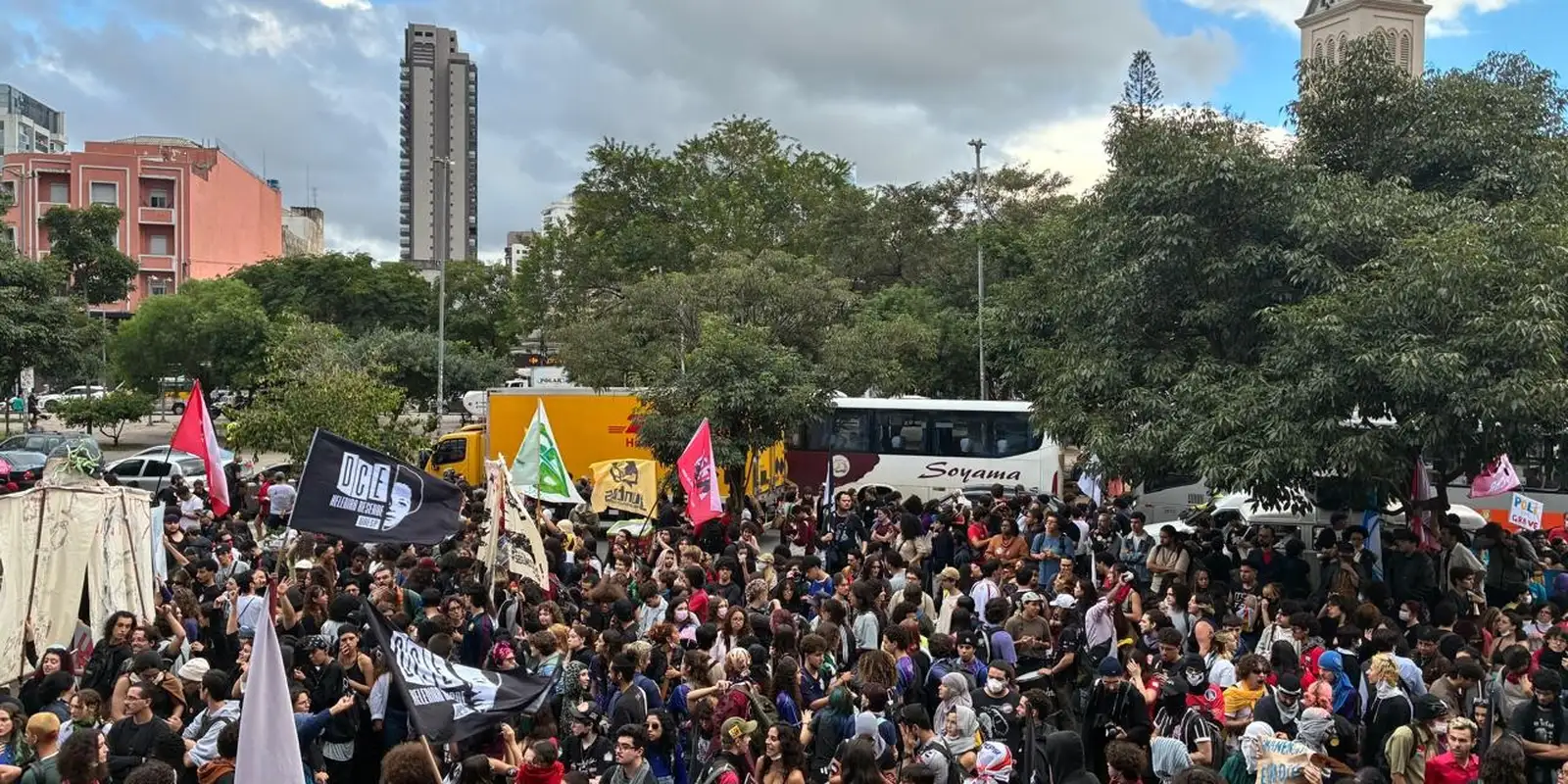 Em ato na capital paulista, estudantes criticam políticas educacionais Em ato na capital paulista, estudantes criticam políticas educacionais