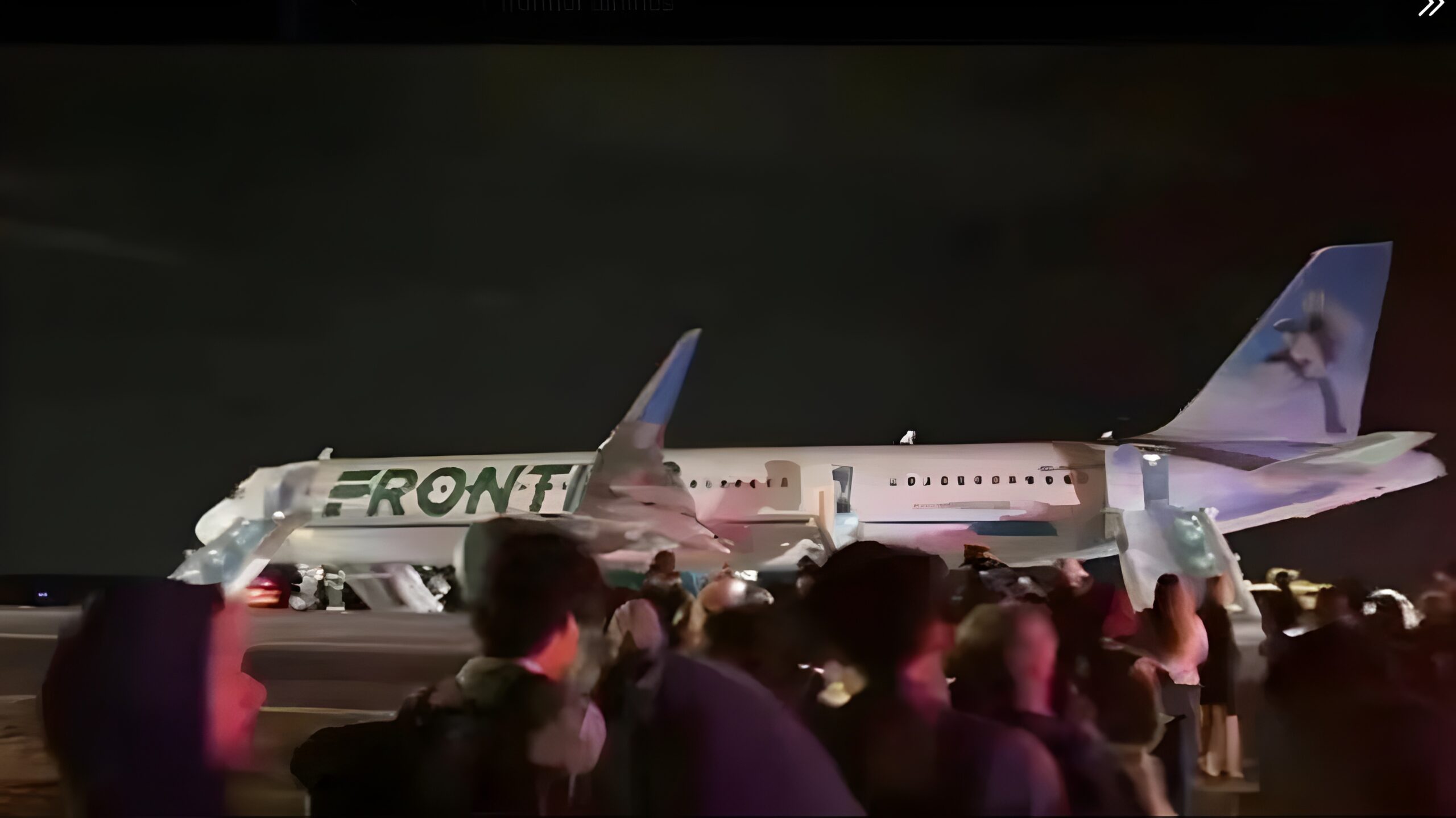 Homem invade aeroporto, é atingido por turbina e provoca incêndio em aeronave