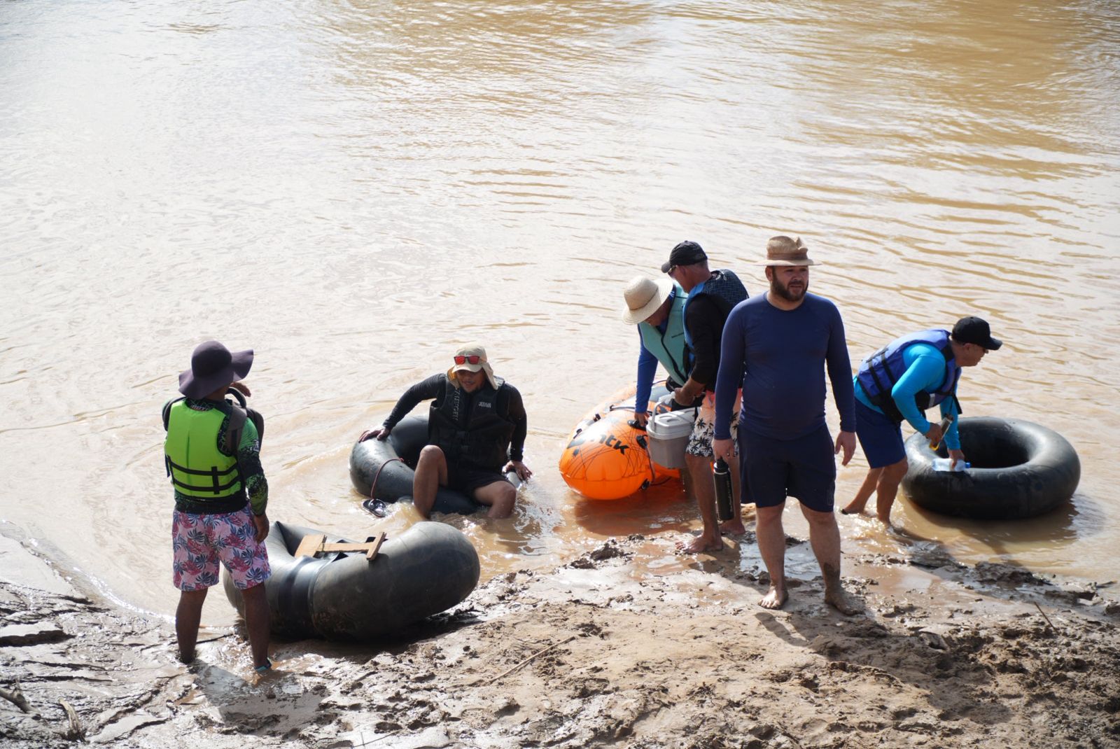 Descida de Boia supera expectativa e reúne centenas no Rio Acre