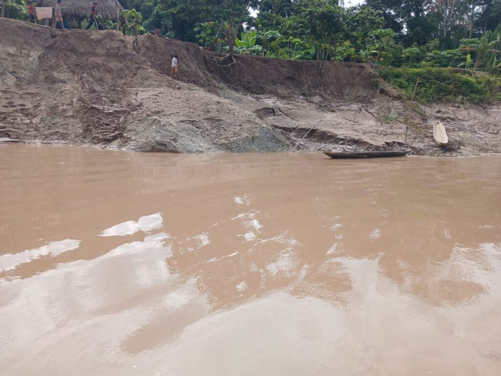 Jovem de 22 anos desaparece após banho de rio no Acre Jovem de 22 anos desaparece após banho de rio no Acre
