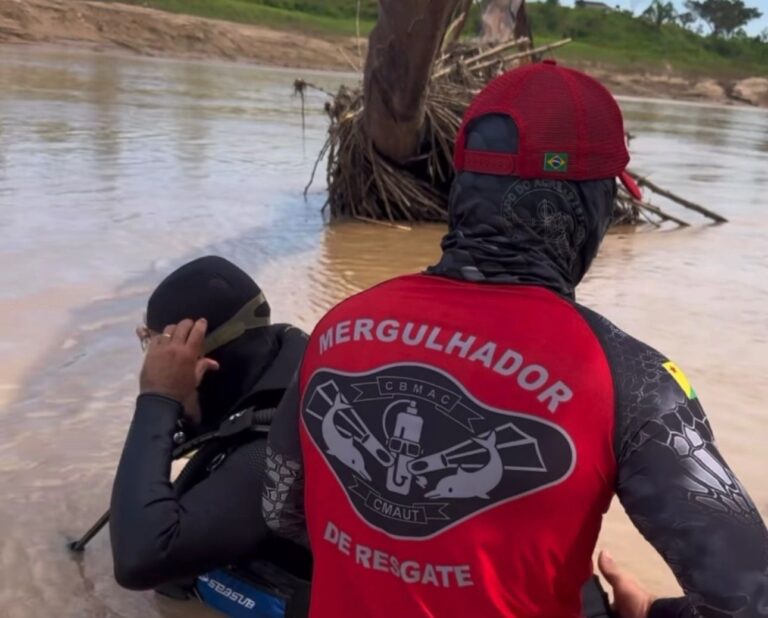 Tiago estava em uma embarcação junto com os pais