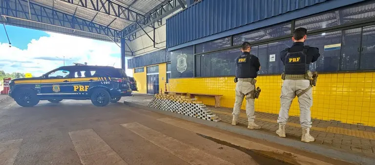 PRF apreende quase 200 kg de cocaína e skunk escondidos em caminhão na BR-364