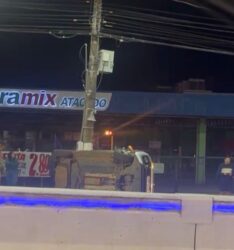 Urgente: Carro tomba na Avenida Ceará logo após descida de elevado