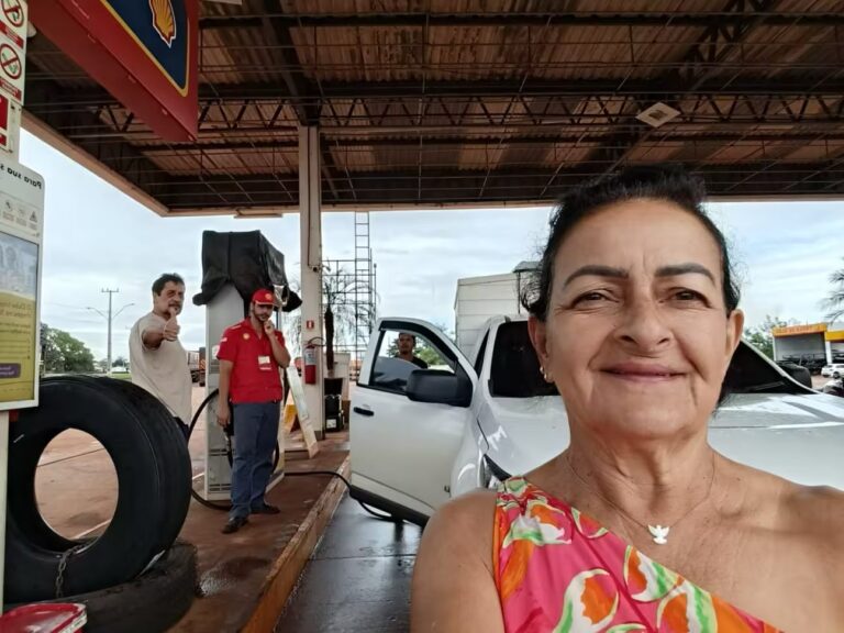 Casal acreano troca hotéis por caminhonete adaptada para viajar pelo Brasil